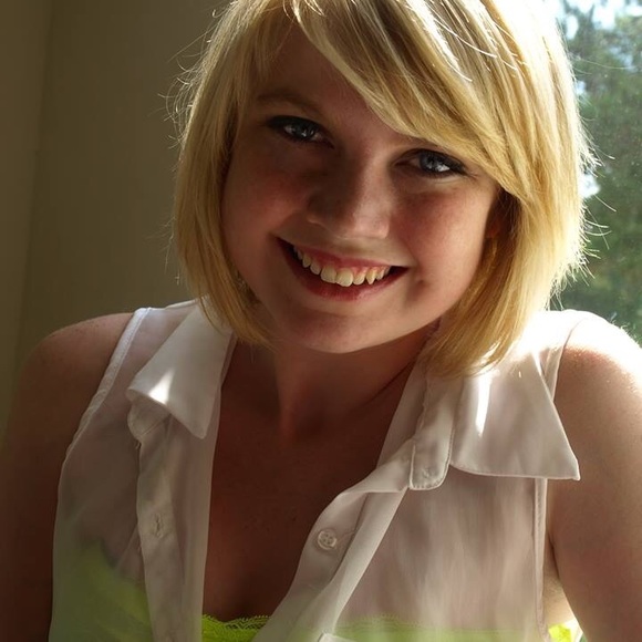 Meet Your Posher CindyLou 5 Star ⭐️ Rating Ambassador II, Bundles Are Best Deals - Picture 3 of 16